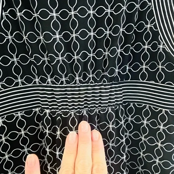 Max Studio Monochrome Patterned maxi Dress - Picture 4 of 5